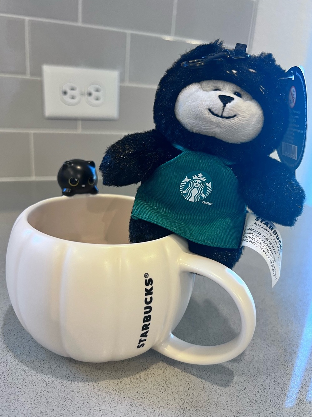 Starbucks Limited Edition 2026 Black Cat Bearista Keychain White Pumpkin Cat Cup
